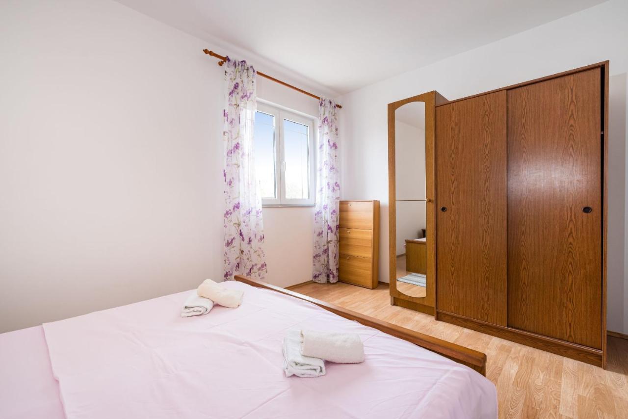 Nice Apartment Silvia โนวาลยา ภายนอก รูปภาพ