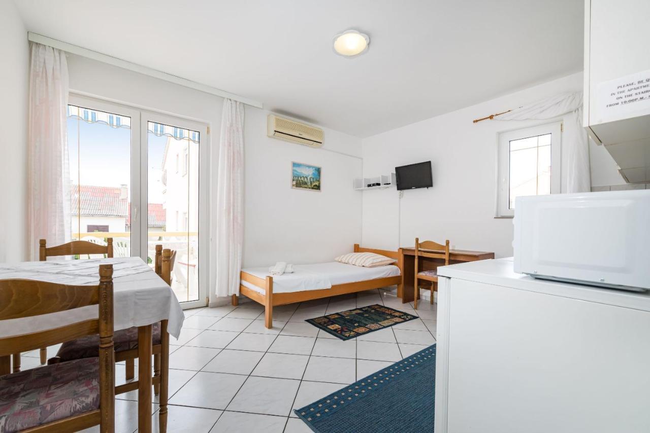 Nice Apartment Silvia โนวาลยา ภายนอก รูปภาพ
