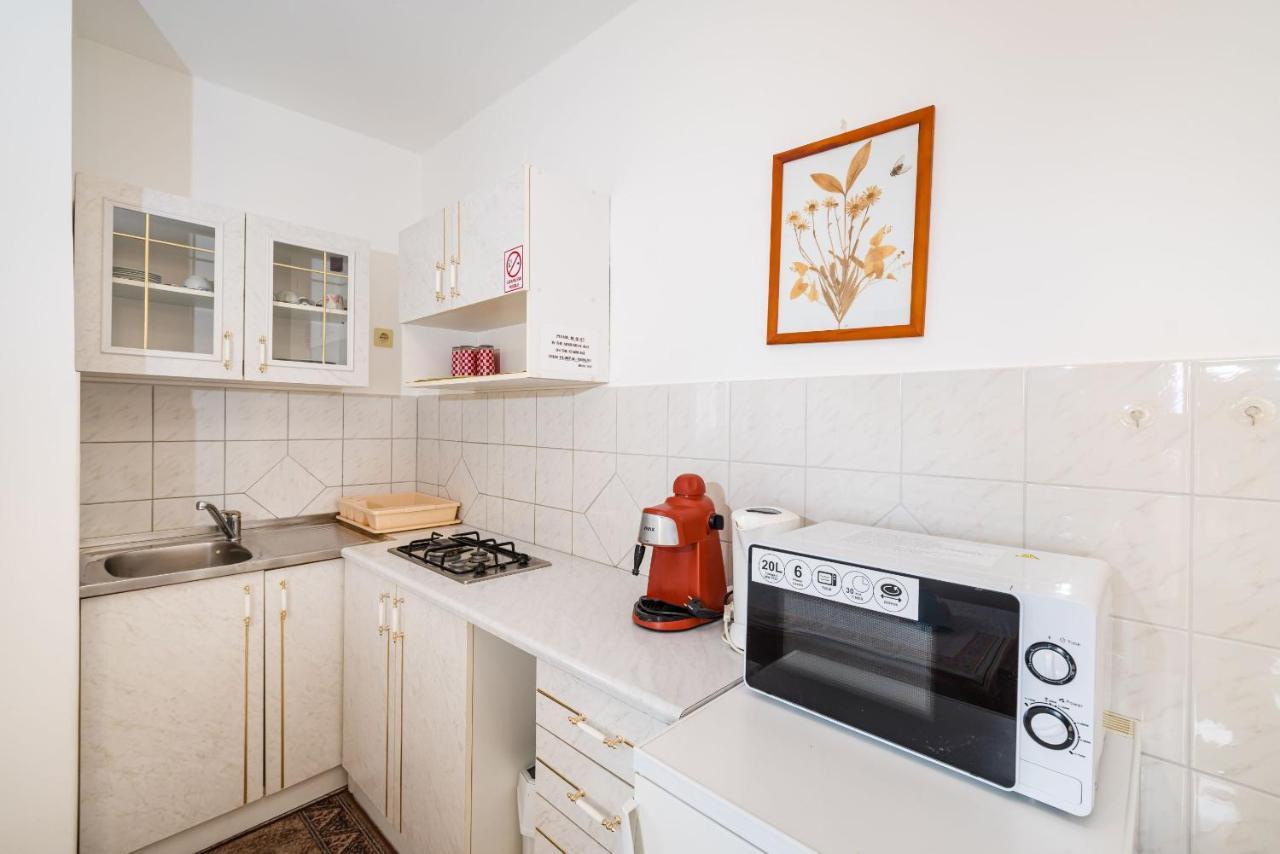 Nice Apartment Silvia โนวาลยา ภายนอก รูปภาพ