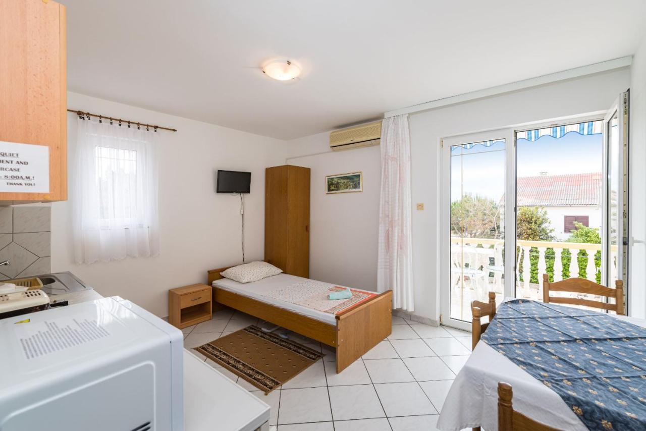 Nice Apartment Silvia โนวาลยา ภายนอก รูปภาพ